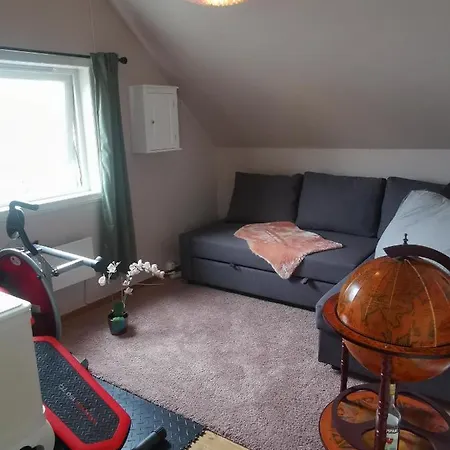 Big City Central / Balcony Apartment *